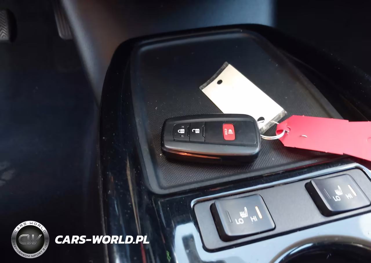 2021 Toyota Prius Prime Le VIN:JTDKAMFP7M3194791 - 11