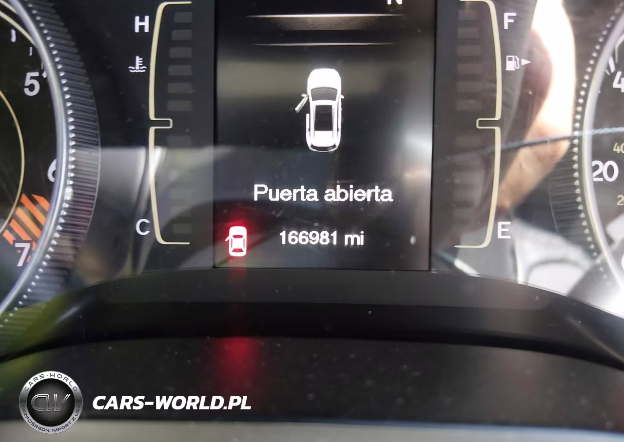2015 Jeep Cherokee Latitude VIN:1C4PJMCBXFW691849 - 15