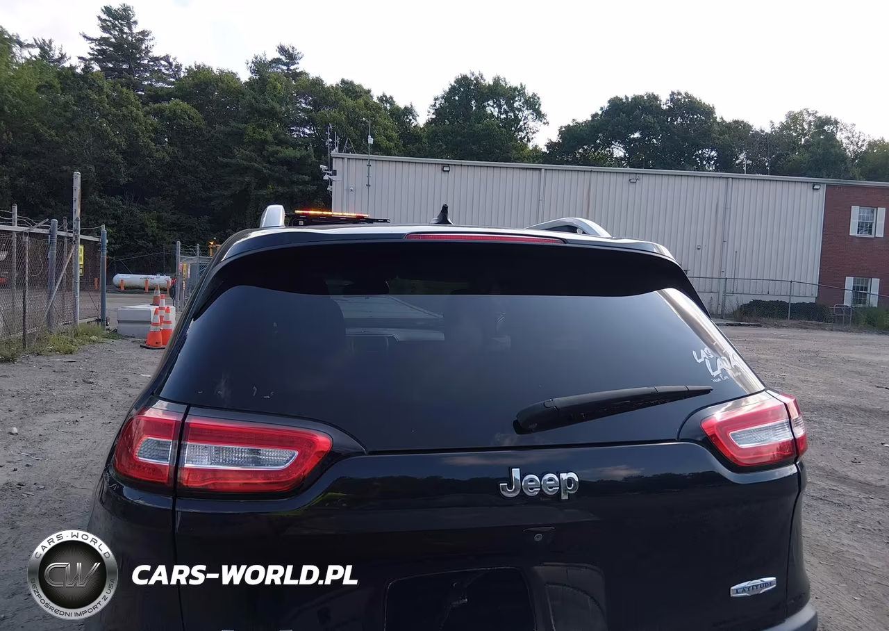 2015 Jeep Cherokee Latitude VIN:1C4PJMCBXFW691849 - 16