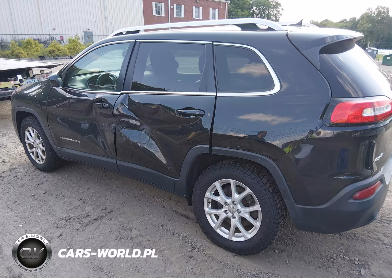 2015 Jeep Cherokee Latitude VIN:1C4PJMCBXFW691849 - 3