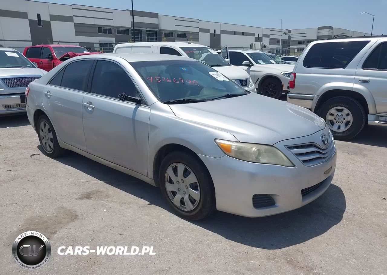 2010 Toyota Camry Le – zdjęcie 1 z 11