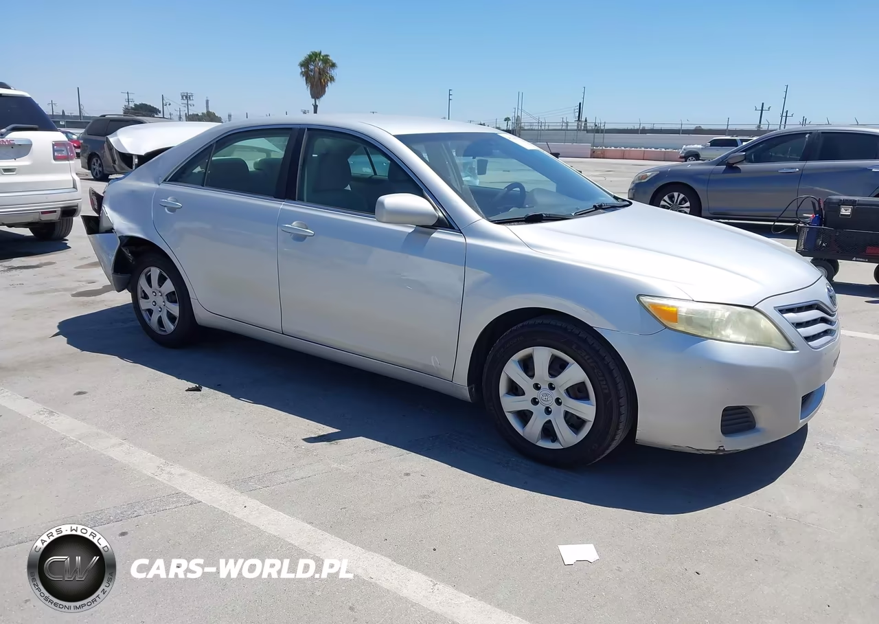 2010 Toyota Camry Le – zdjęcie 1 z 16