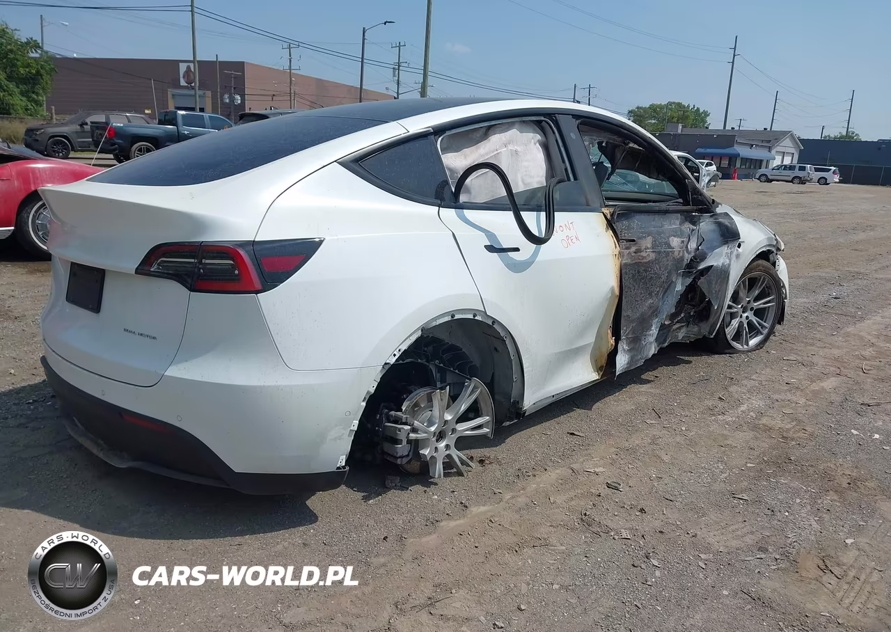 2020 Tesla Model Y Long Range Dual Motor All-Wheel Drive VIN:5YJYGDEE1LF057114 - 4
