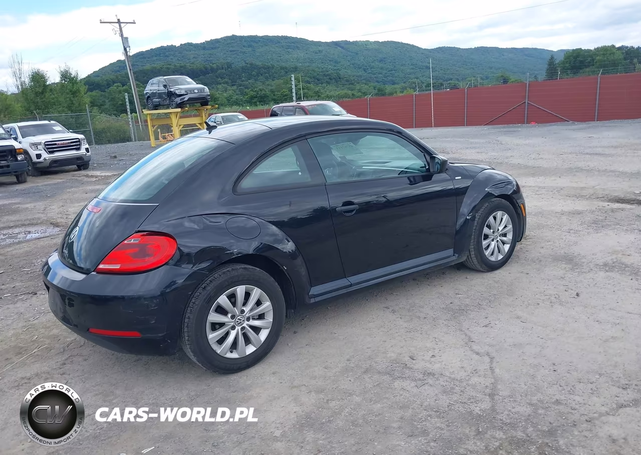 2016 Volkswagen Beetle 1.8T Wolfsburg Edition VIN:3VWF17AT7GM612435 - 4