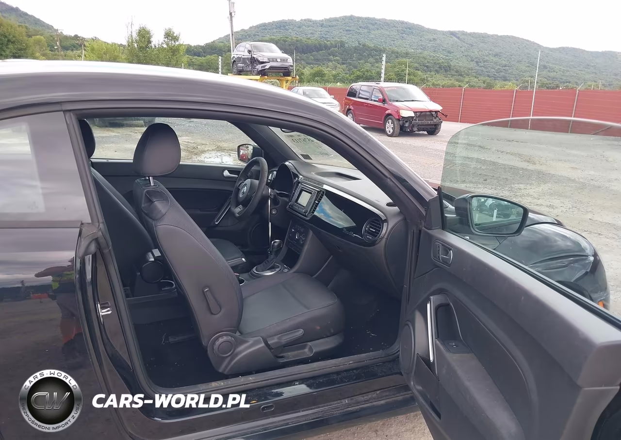 2016 Volkswagen Beetle 1.8T Wolfsburg Edition VIN:3VWF17AT7GM612435 - 5
