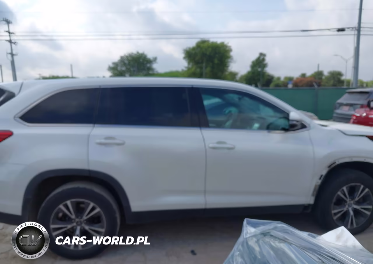 2019 Toyota Highlander Le VIN:5TDZARFH0KS054792 - 12
