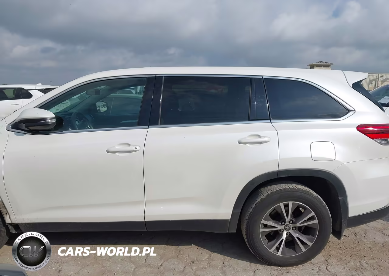 2019 Toyota Highlander Le VIN:5TDZARFH0KS054792 - 13