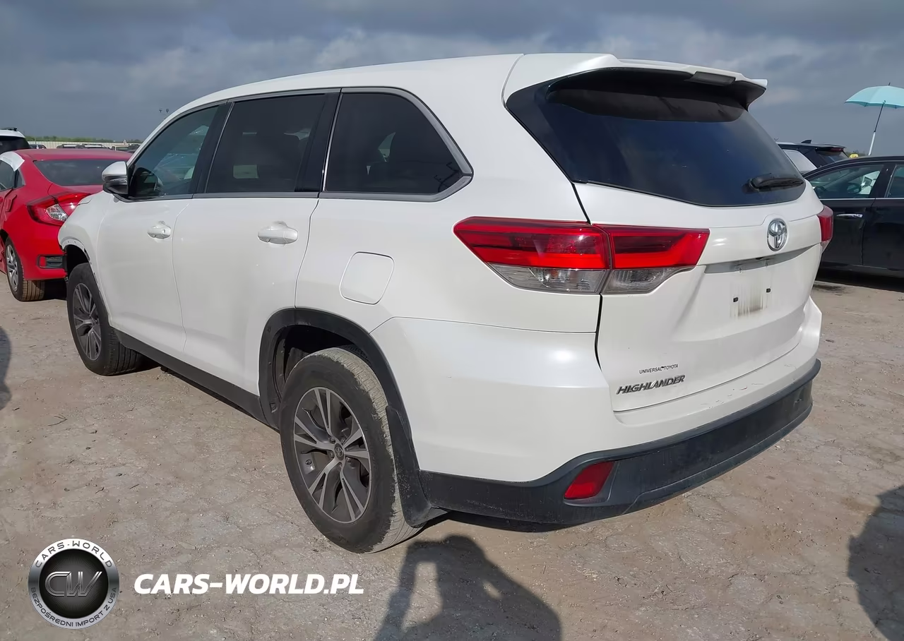 2019 Toyota Highlander Le VIN:5TDZARFH0KS054792 - 3