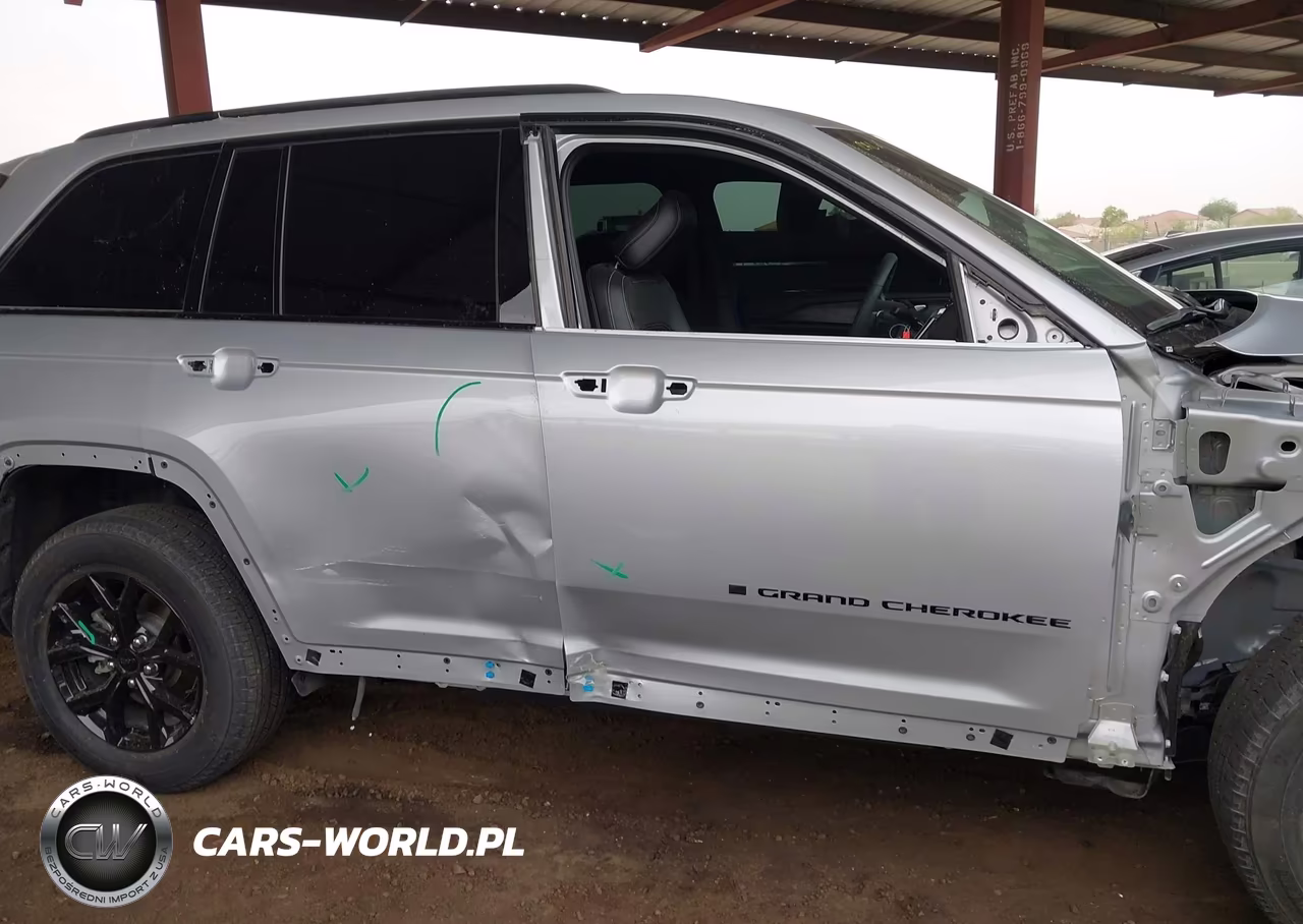 2025 Jeep Grand Cherokee Altitude 4X4 VIN:1C4RJHAG8SC269038 - 14