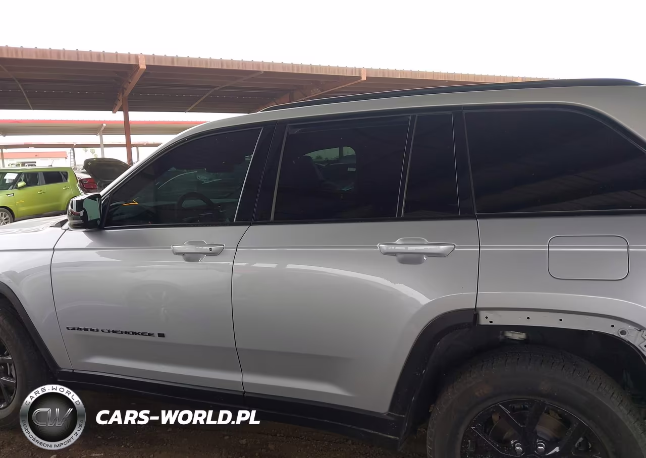 2025 Jeep Grand Cherokee Altitude 4X4 VIN:1C4RJHAG8SC269038 - 15
