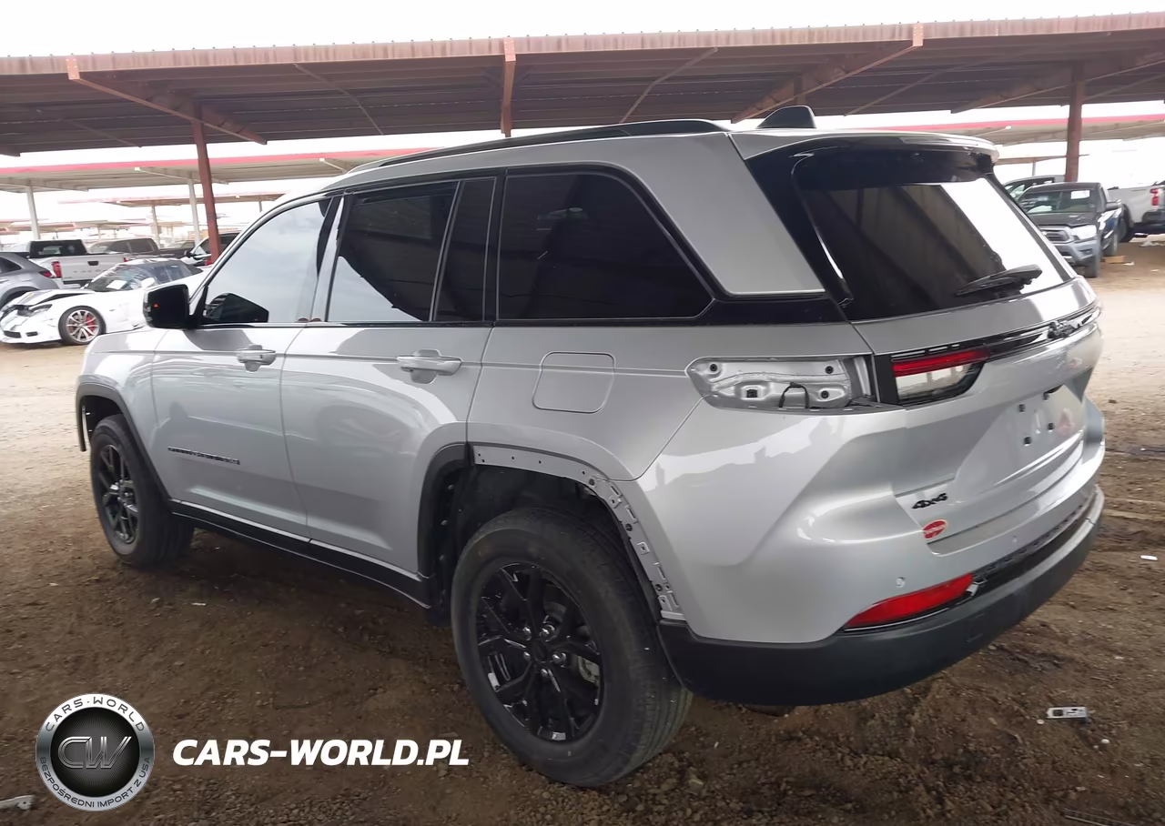 2025 Jeep Grand Cherokee Altitude 4X4 VIN:1C4RJHAG8SC269038 - 3