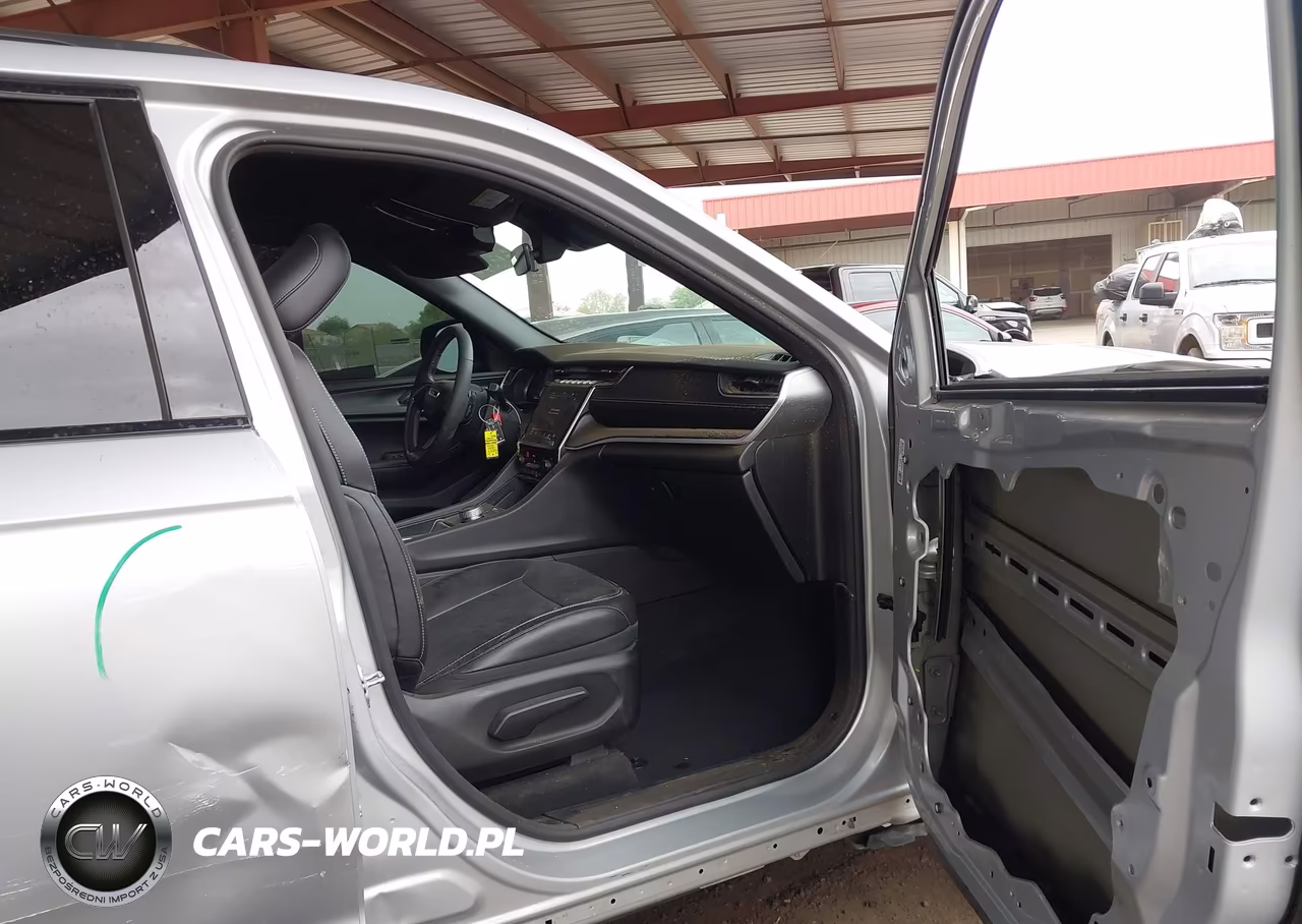 2025 Jeep Grand Cherokee Altitude 4X4 VIN:1C4RJHAG8SC269038 - 5