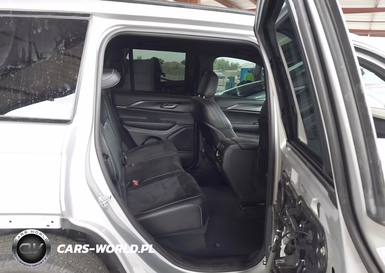2025 Jeep Grand Cherokee Altitude 4X4 VIN:1C4RJHAG8SC269038 - 8