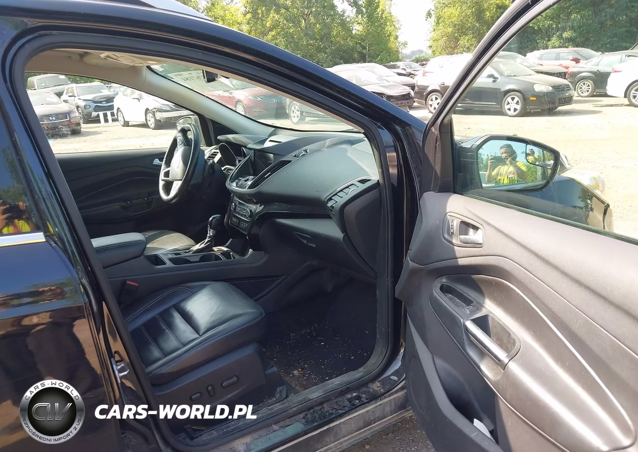 2018 Ford Escape Titanium VIN:1FMCU9J90JUA21603 - 5