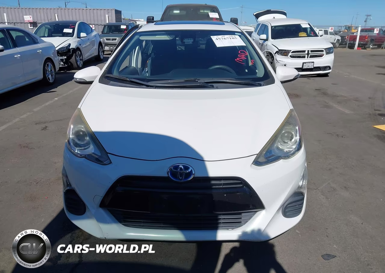 2016 Toyota Prius C Three VIN:JTDKDTB33G1588969 - 12
