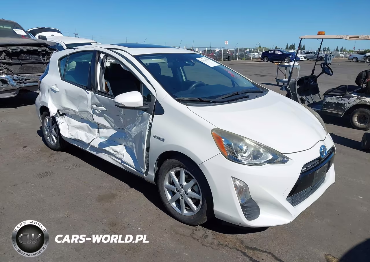 2016 Toyota Prius C Three VIN:JTDKDTB33G1588969 - 6