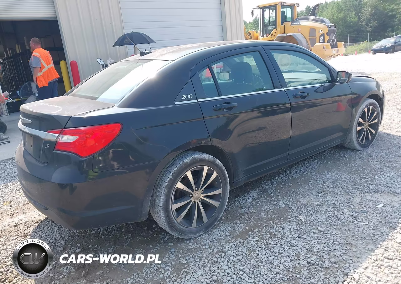 2013 Chrysler 200 Limited VIN:1C3CCBCG3DN523602 - 4