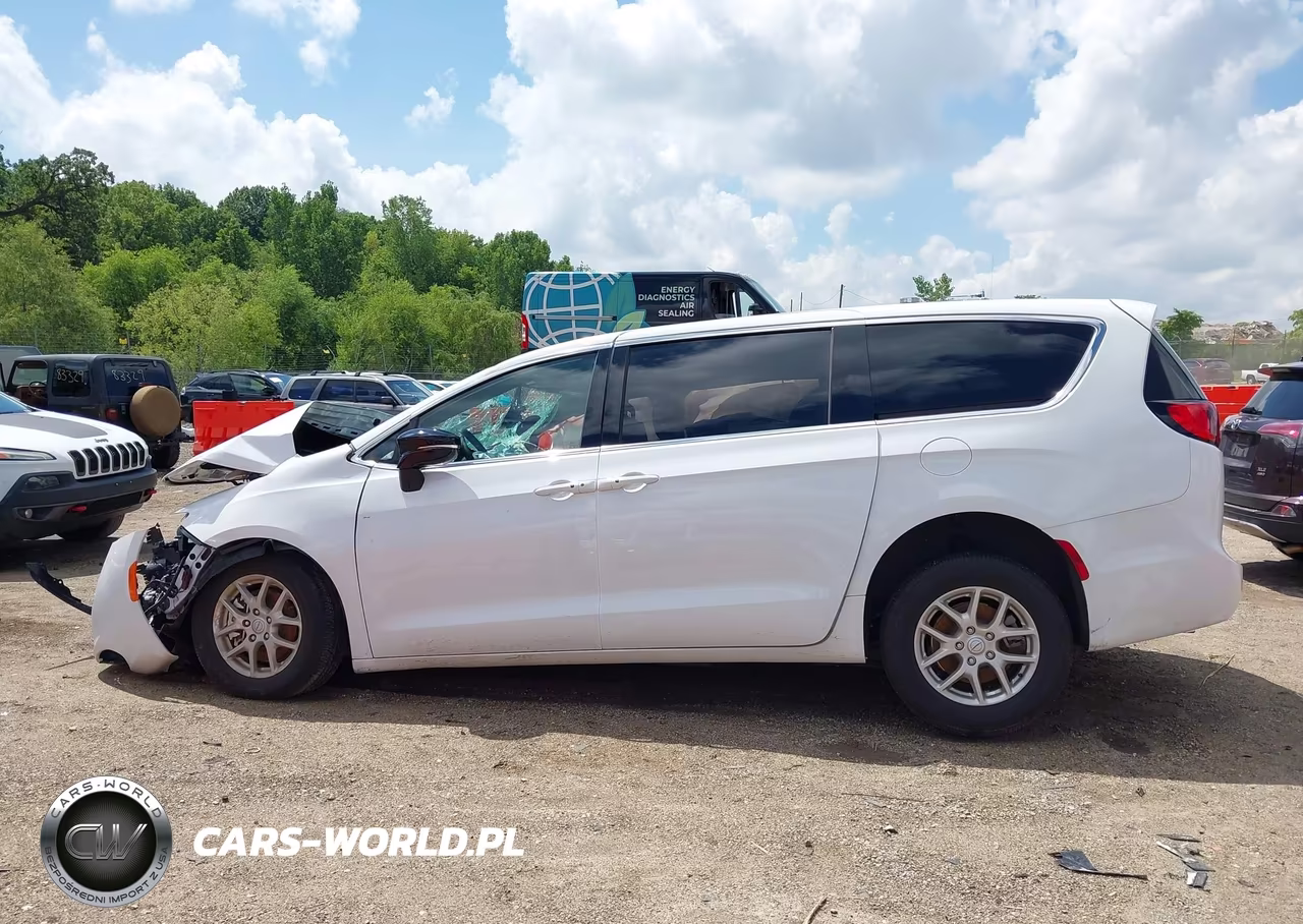 2025 Chrysler Voyager Lx VIN:2C4RC1CG8SR613814 - 14
