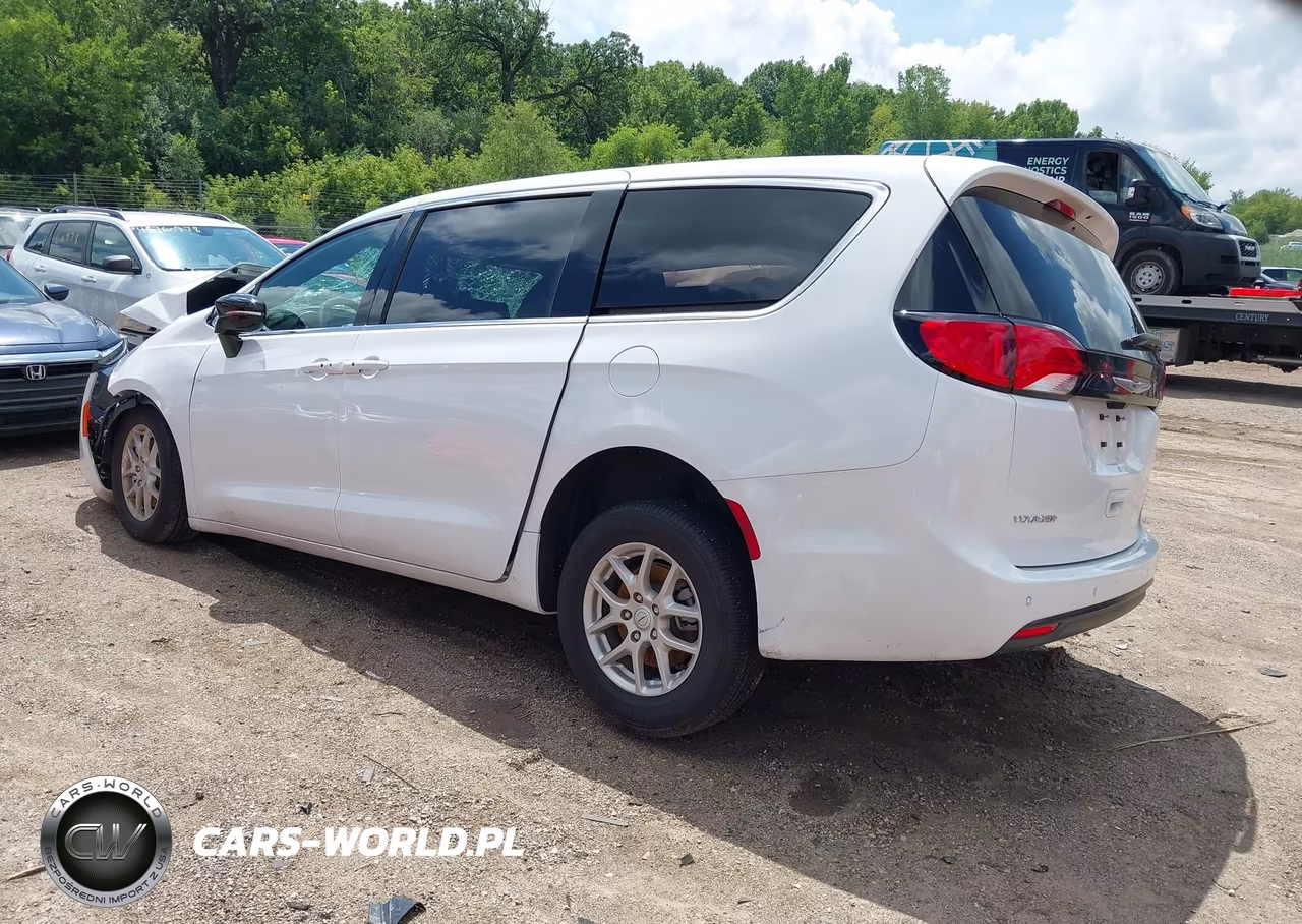 2025 Chrysler Voyager Lx VIN:2C4RC1CG8SR613814 - 3