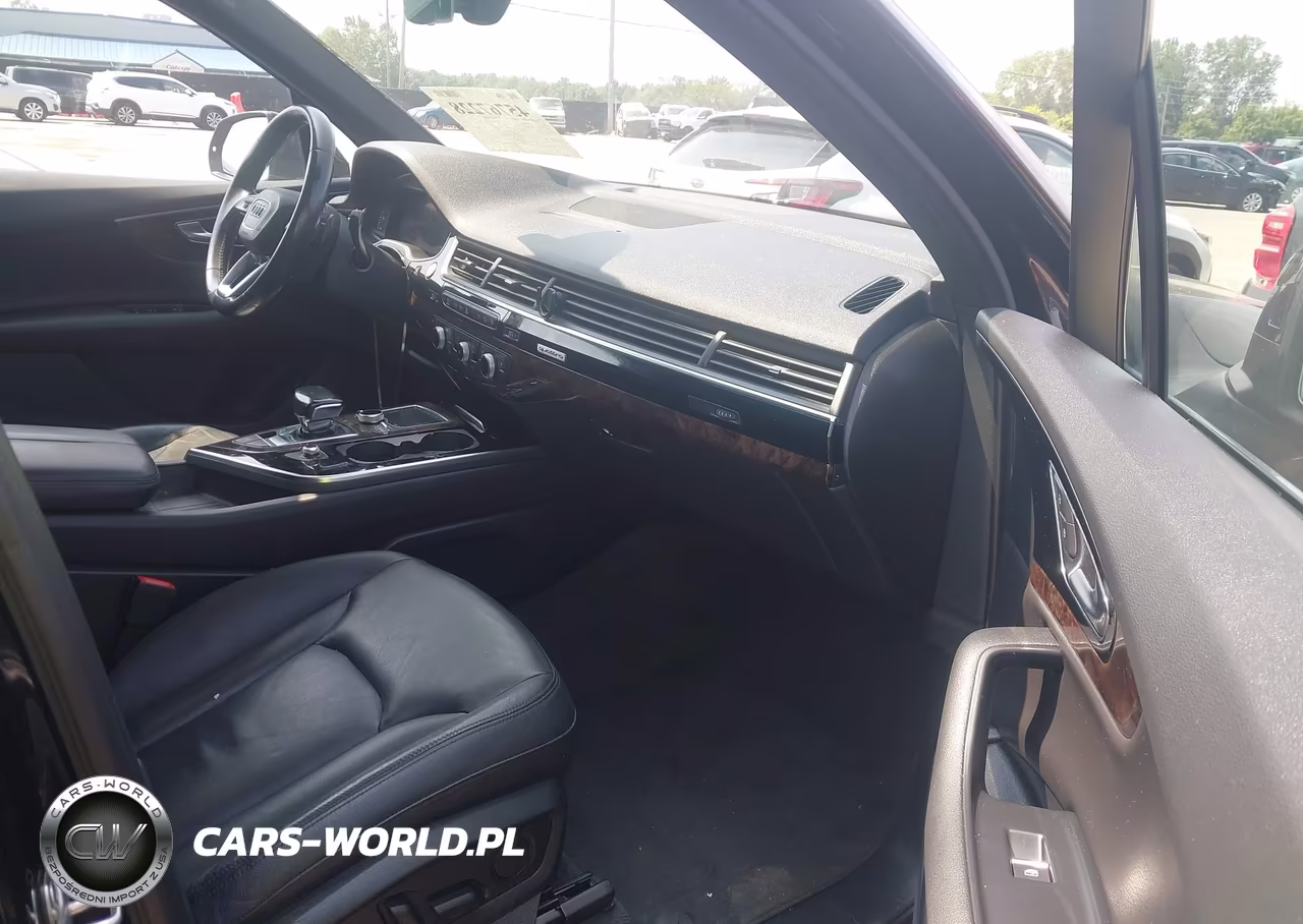 2017 Audi Q7 3.0T Premium VIN:WA1LAAF75HD033174 - 5