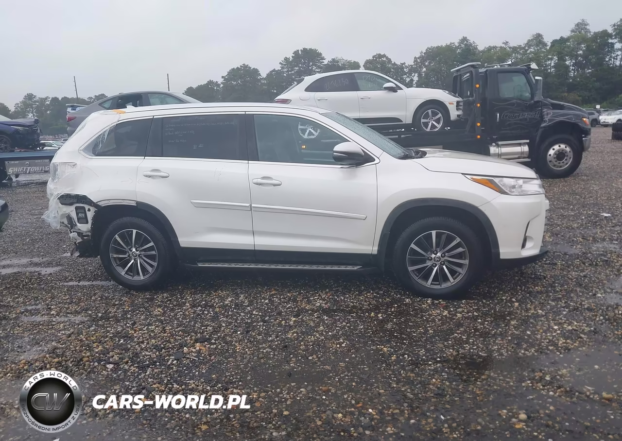 2019 Toyota Highlander Xle VIN:5TDJZRFH8KS628805 - 13
