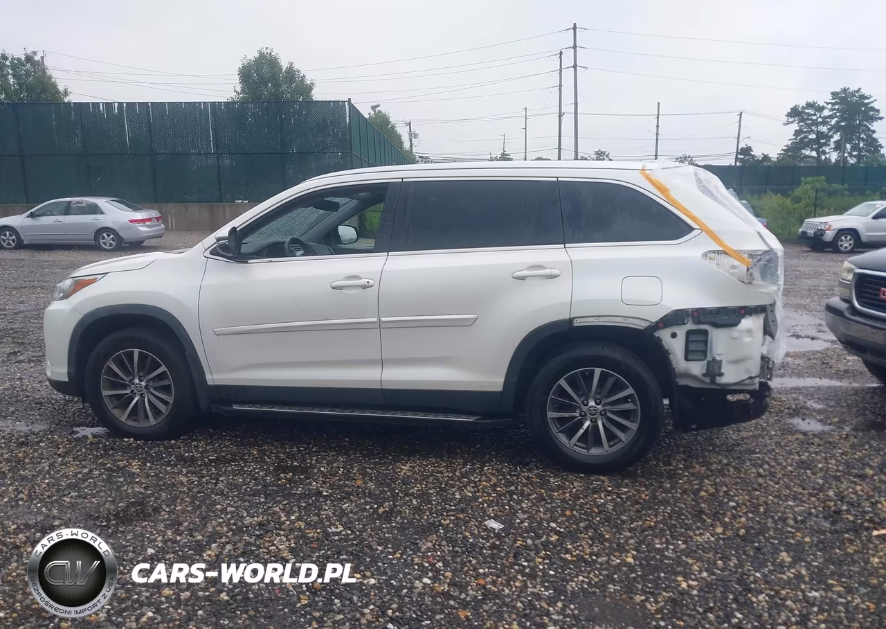 2019 Toyota Highlander Xle VIN:5TDJZRFH8KS628805 - 14