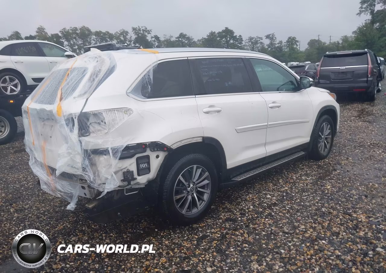 2019 Toyota Highlander Xle VIN:5TDJZRFH8KS628805 - 4