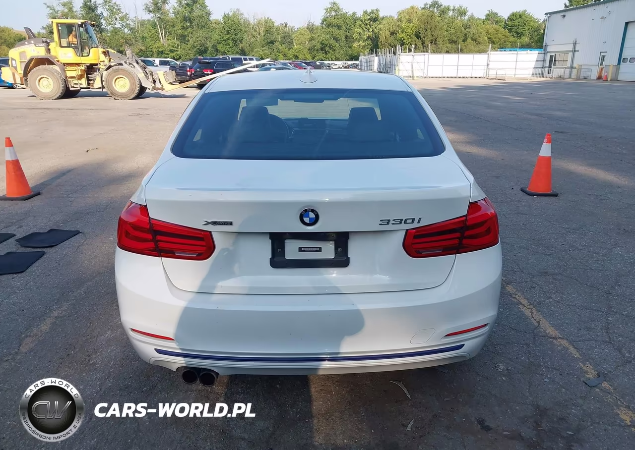 2018 BMW 330I xDrive VIN:WBA8D9C5XJA615246 - 16