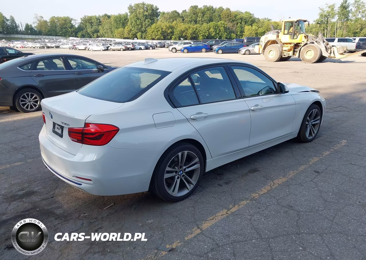 2018 BMW 330I xDrive VIN:WBA8D9C5XJA615246 - 4