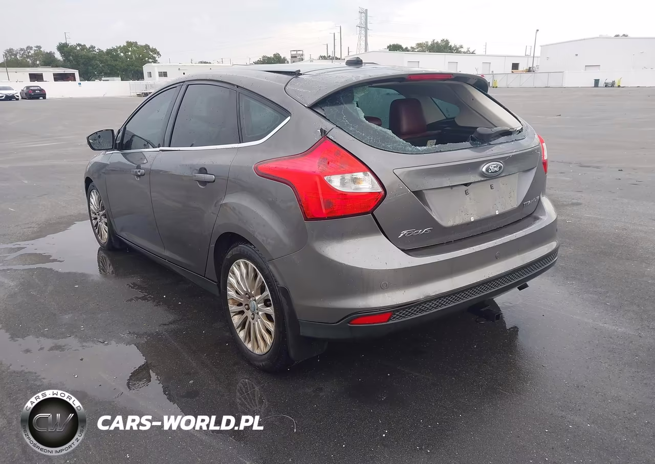 2012 Ford Focus Titanium VIN:1FAHP3N23CL282850 - 3