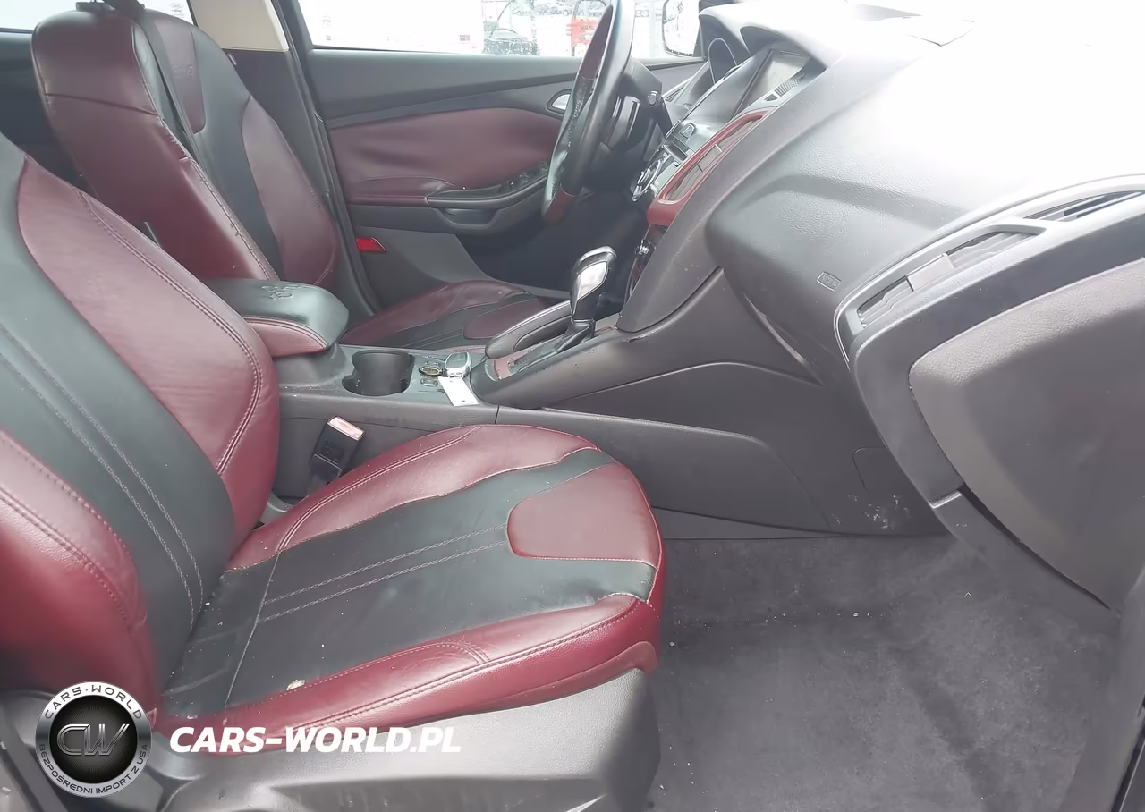 2012 Ford Focus Titanium VIN:1FAHP3N23CL282850 - 5