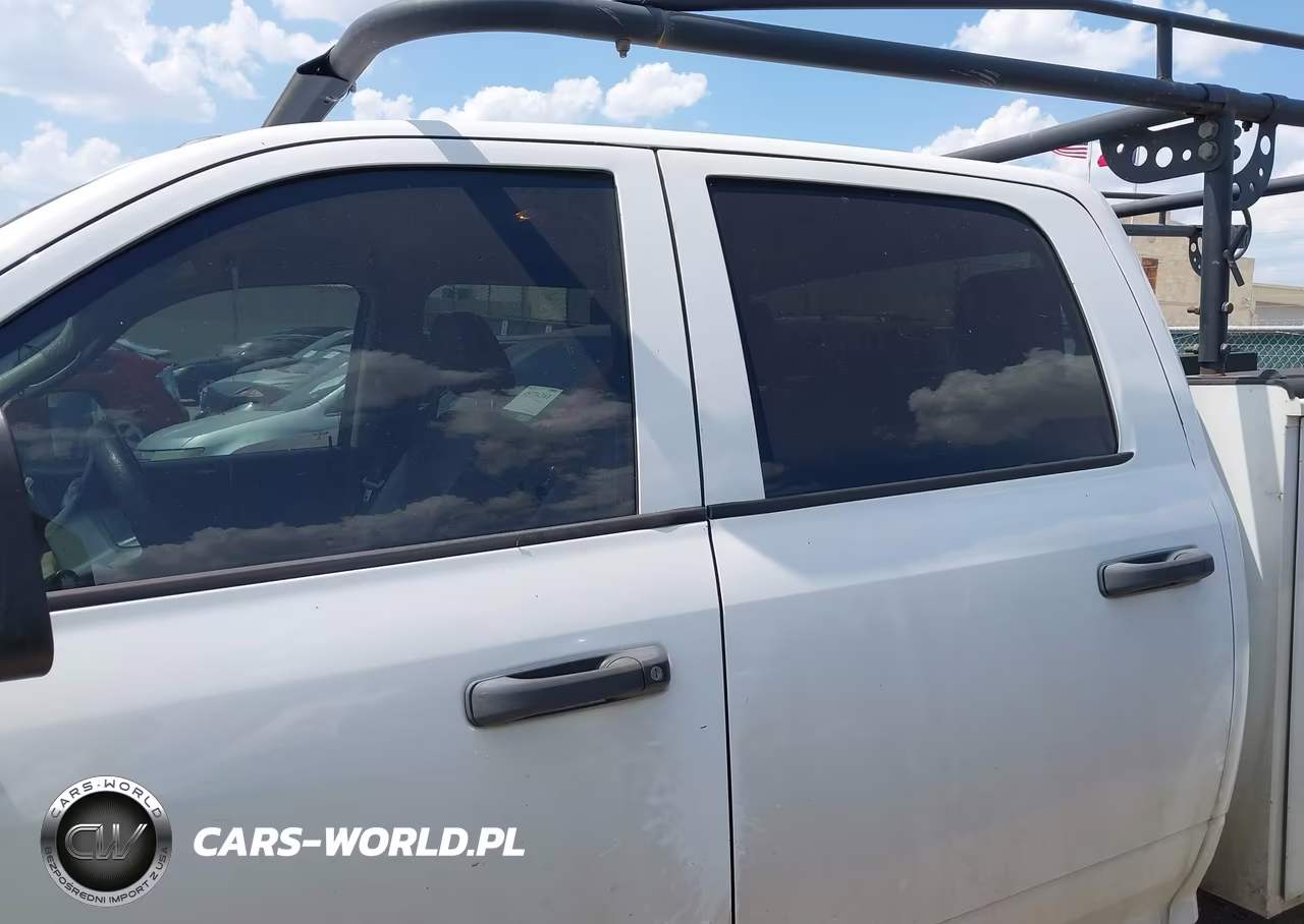 2018 Ram 2500 Tradesman 4X2 8' Box VIN:3C6UR4HL0JG300560 - 14