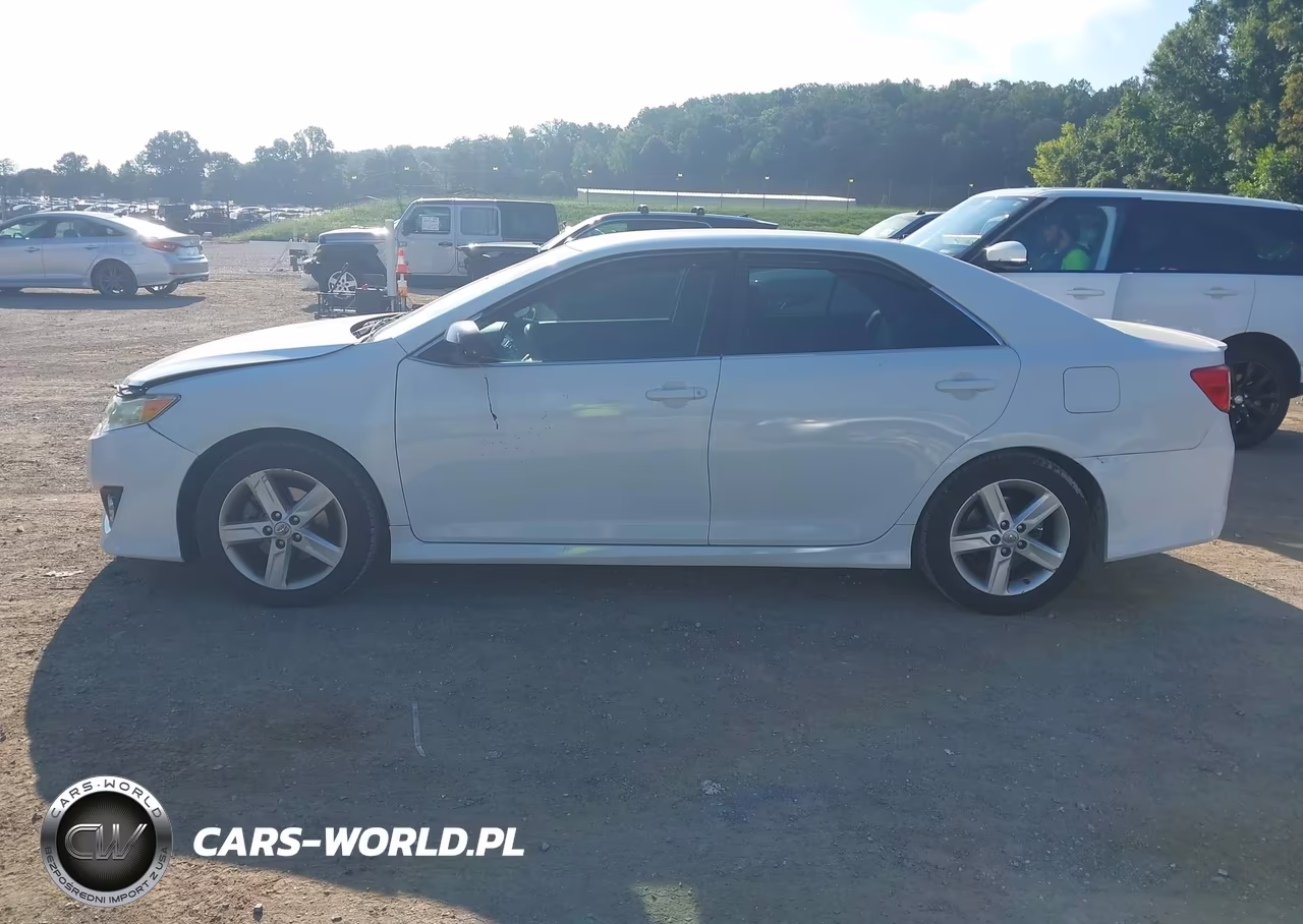 2014 Toyota Camry Se VIN:4T1BF1FK3EU840551 - 14