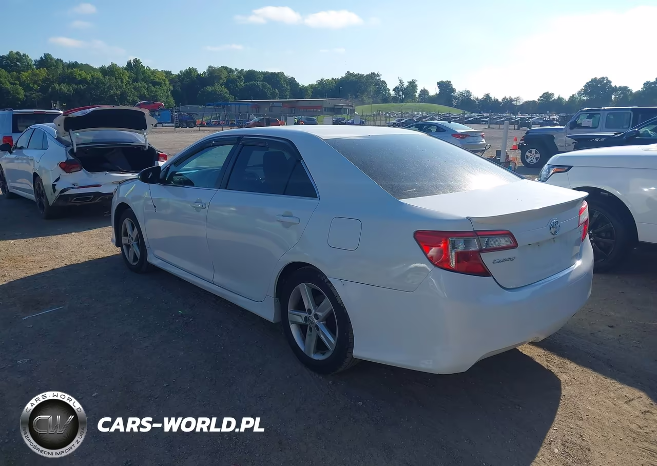 2014 Toyota Camry Se VIN:4T1BF1FK3EU840551 - 3