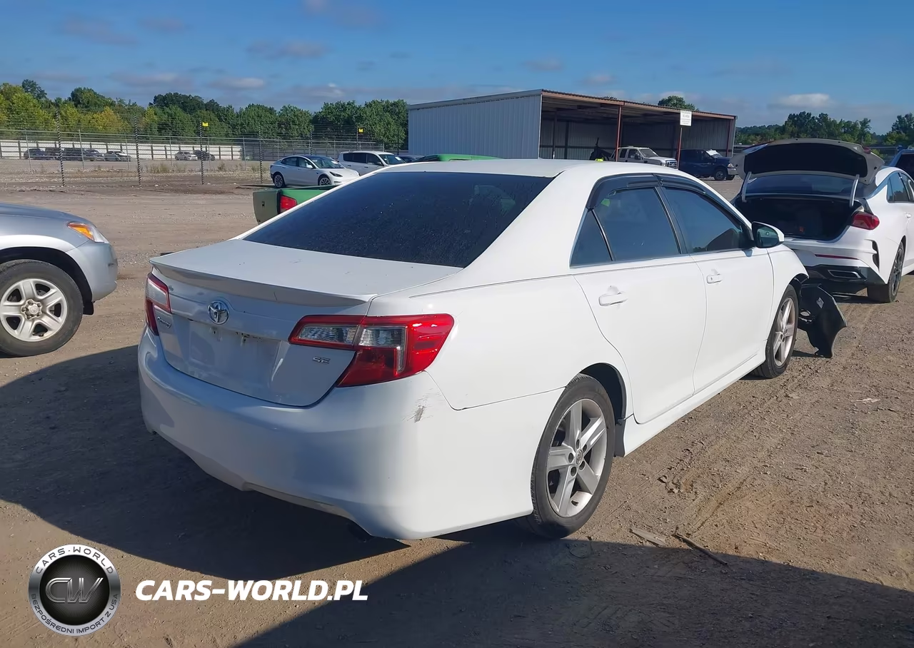 2014 Toyota Camry Se VIN:4T1BF1FK3EU840551 - 4