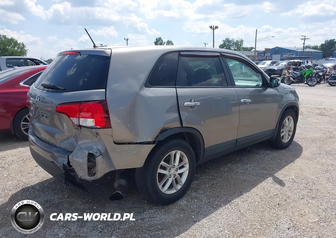 2015 Kia Sorento Lx VIN:5XYKT3A61FG603515 - 4