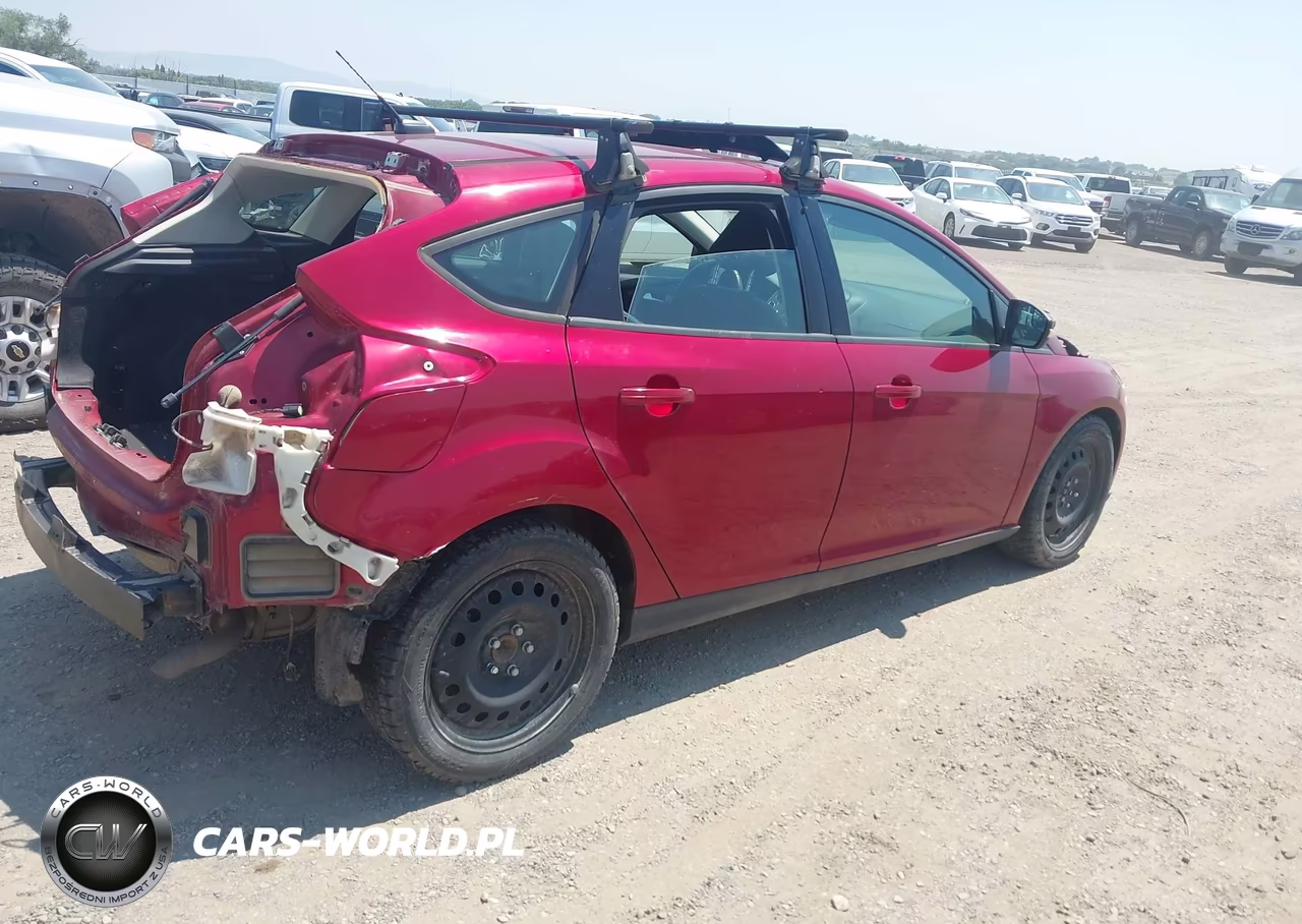 2016 Ford Focus Se VIN:1FADP3K22GL299292 - 4