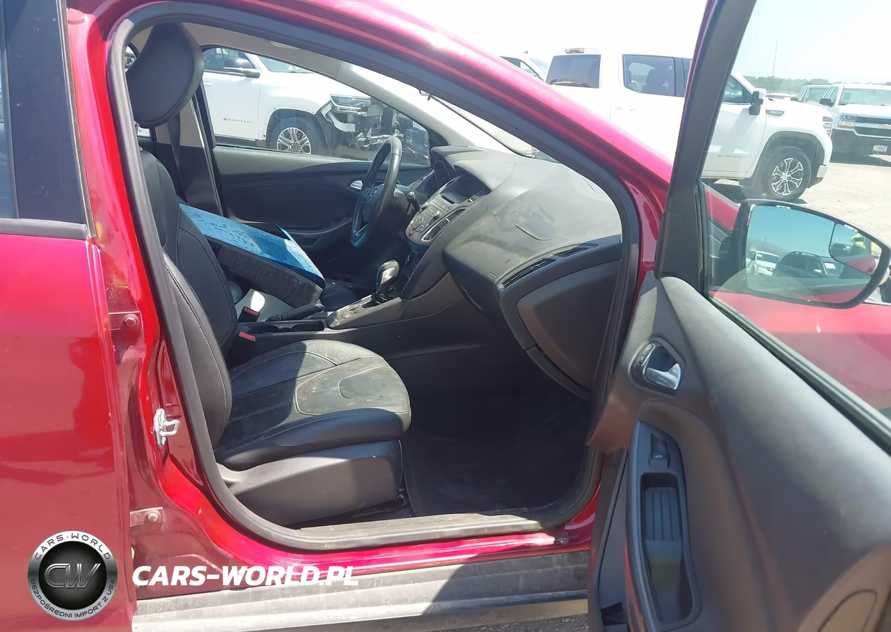 2016 Ford Focus Se VIN:1FADP3K22GL299292 - 5