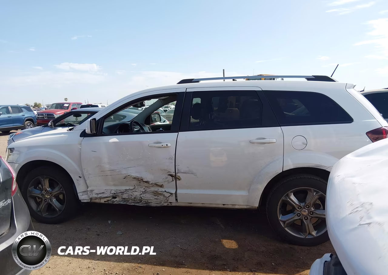 2017 Dodge Journey Crossroad Plus VIN:3C4PDCGG2HT644184 - 14