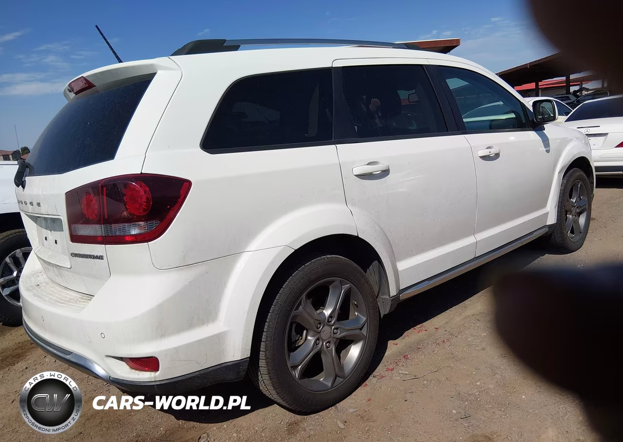 2017 Dodge Journey Crossroad Plus VIN:3C4PDCGG2HT644184 - 4