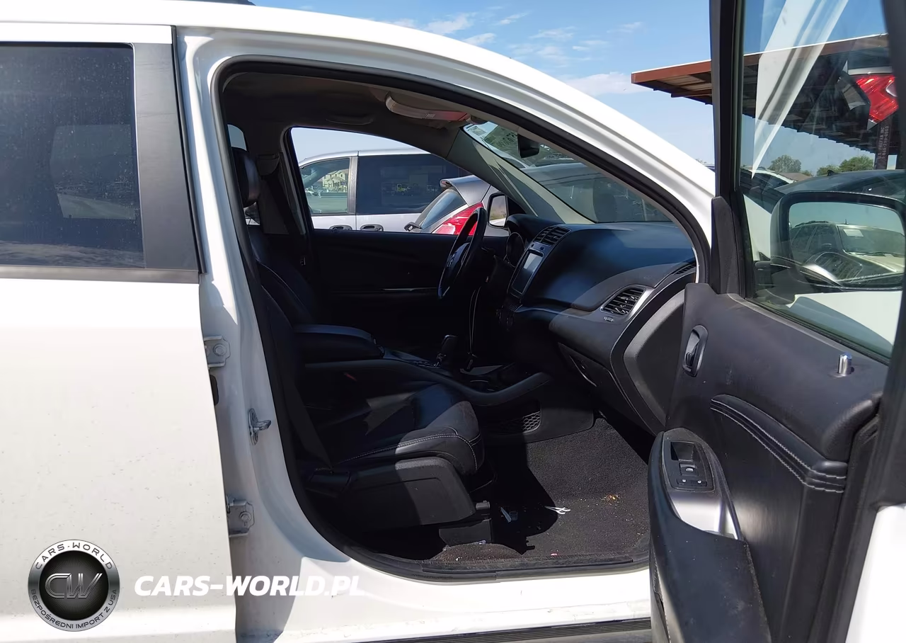 2017 Dodge Journey Crossroad Plus VIN:3C4PDCGG2HT644184 - 5
