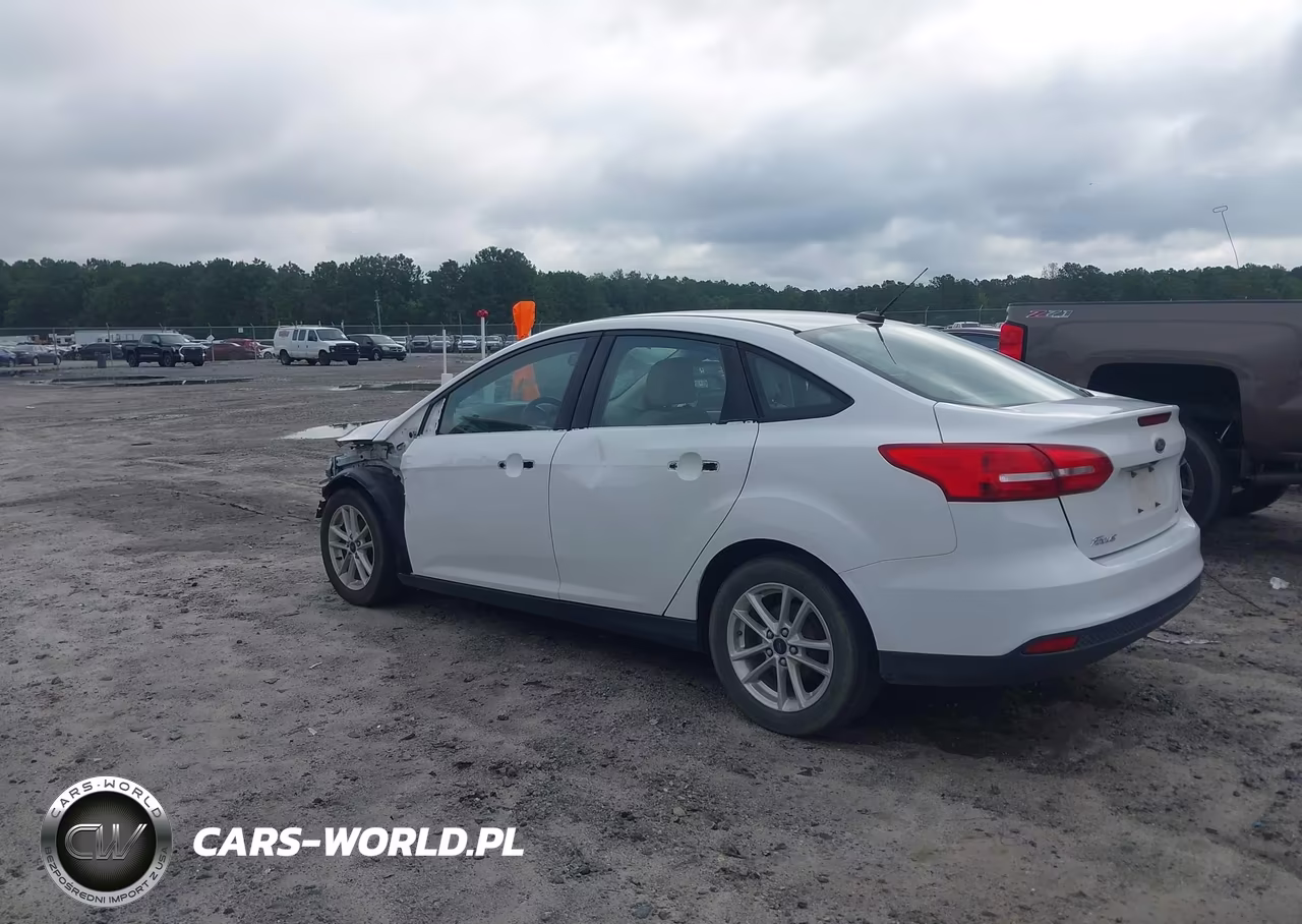 2017 Ford Focus Se VIN:1FADP3F22HL224233 - 3