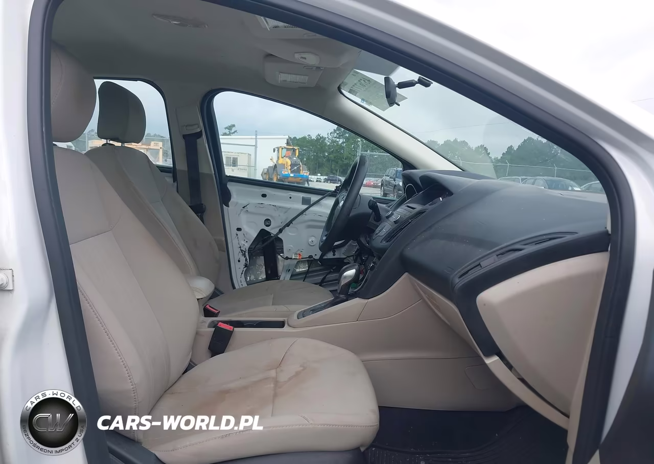 2017 Ford Focus Se VIN:1FADP3F22HL224233 - 5