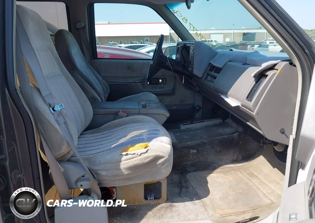 1993 Chevrolet Suburban K1500 VIN:1GNFK16K7PJ403987 - 5