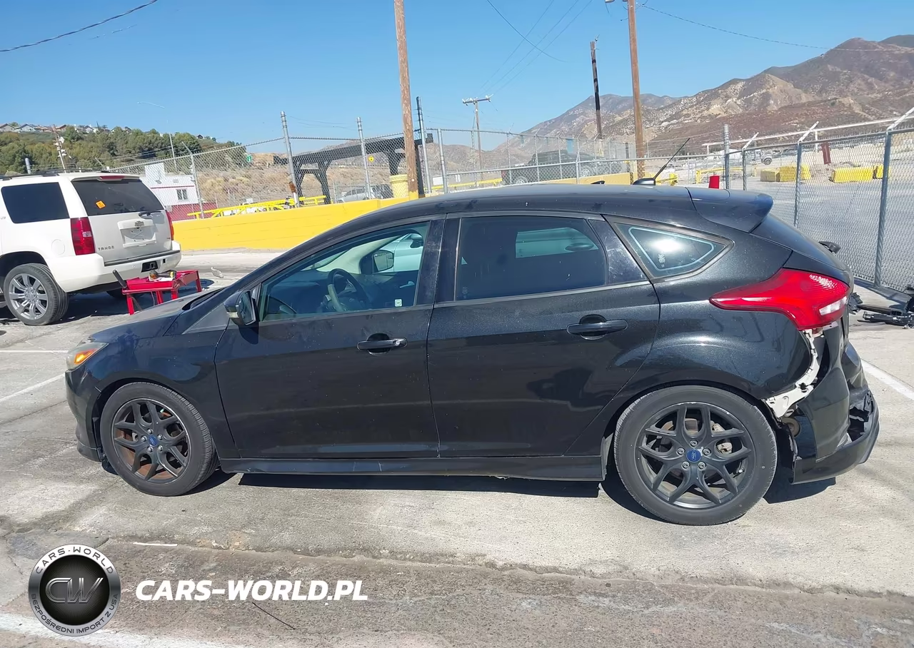 2015 Ford Focus Se VIN:1FADP3K26FL363851 - 14