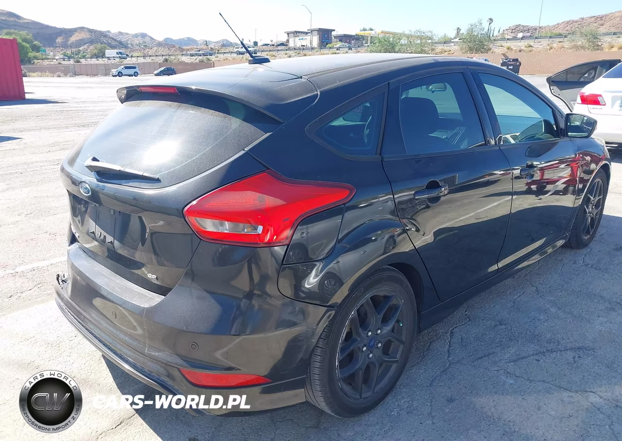 2015 Ford Focus Se VIN:1FADP3K26FL363851 - 4