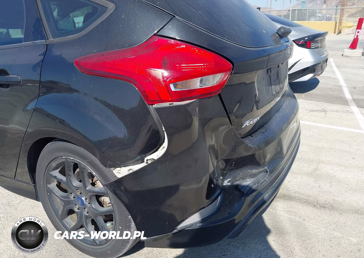 2015 Ford Focus Se VIN:1FADP3K26FL363851 - 6
