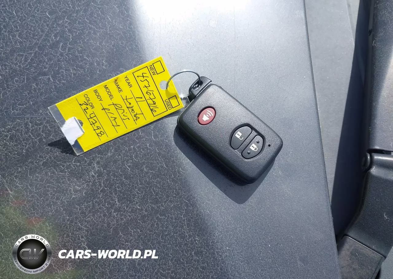 2011 Toyota Prius Two VIN:JTDKN3DU3B5324798 - 11