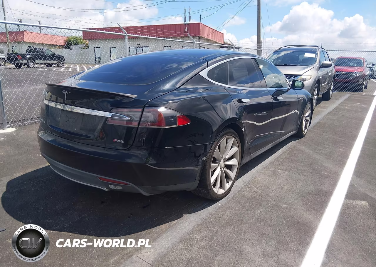 2013 Tesla Model S Performance VIN:5YJSA1CP8DFP06533 - 4