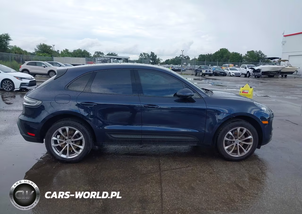 2023 Porsche Macan T VIN:WP1AA2A54PLB17675 - 14